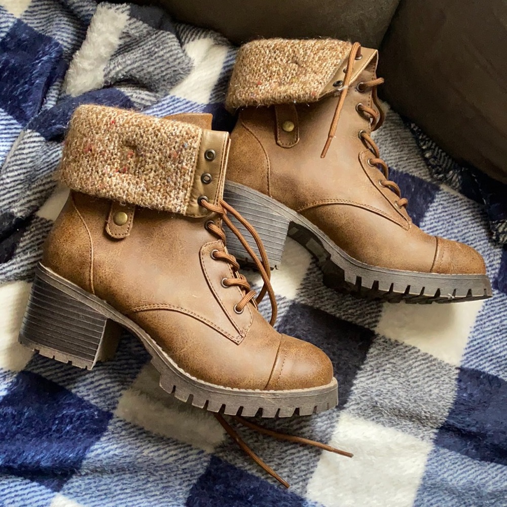Tan/Brown combat boots!